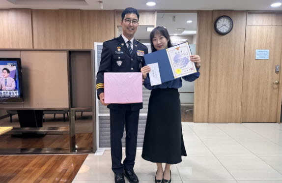 홍천경찰서 전화금융사기 예방 은행원 감사장 수여