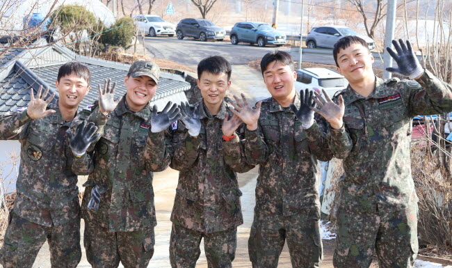 KCTC 전문대항군연대 전차중대, 연탄·난방유 기부