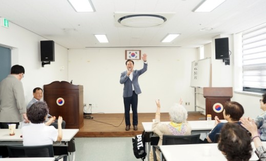 신영재 군수, 노인대학서 특별강의