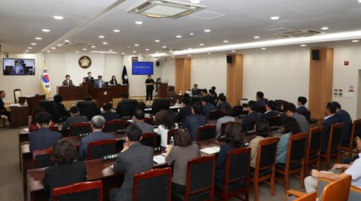 홍천군의회 농촌주민수당 조례안 부결…4대4 팽팽