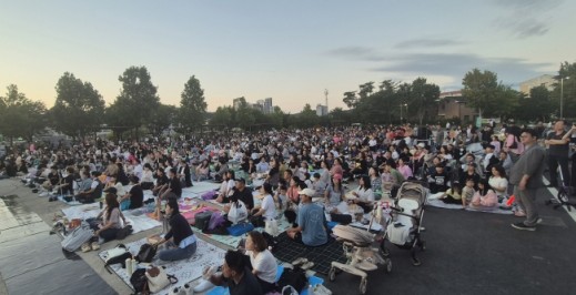 홍천강 가을밤 수놓은 음악과 빛…1500대 드론쇼 장관
