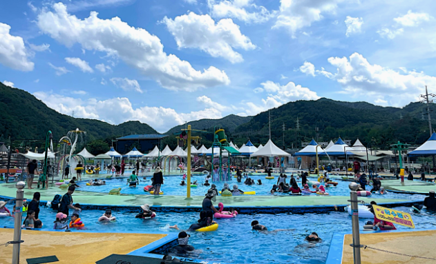 홍천 물놀이장 2만3천명 북적…외지인 65% 몰렸다
